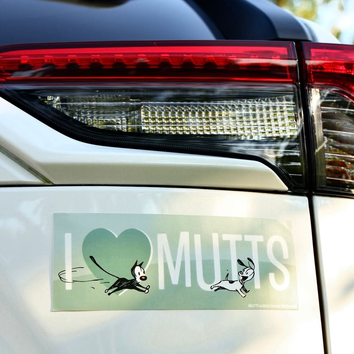 'MUTTS Lover' Green Sticker