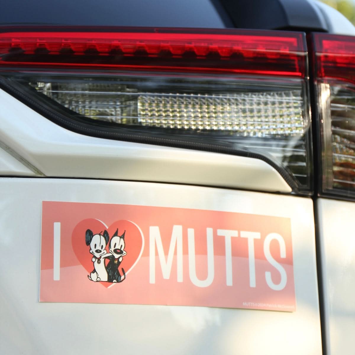 'Love MUTTS' Red Sticker